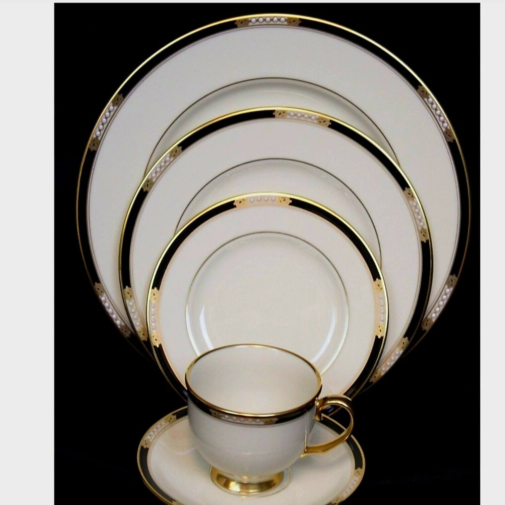 Lenox Hancock Presidential 6, 5 Piece Gold and White Dinnerware Set, 30 Pieces
